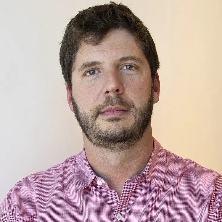 Leonardo Aguirre Headshot